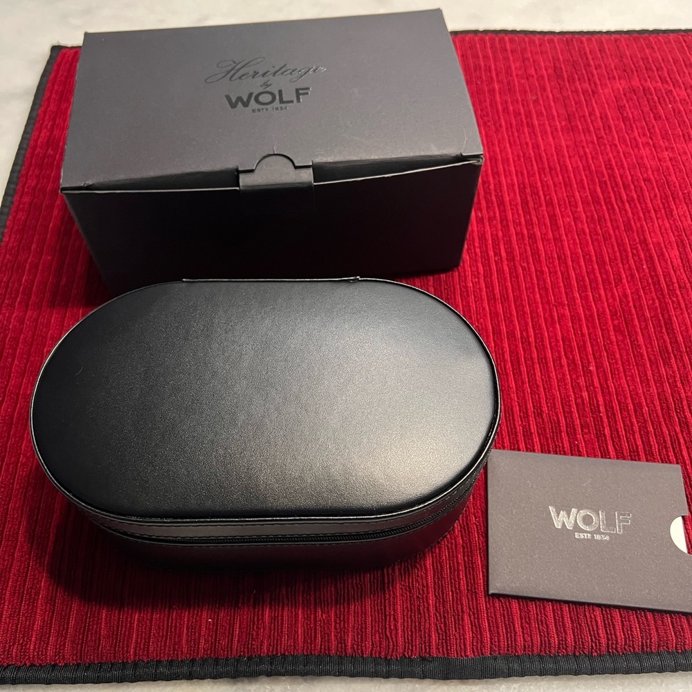 WOLF Heritage Oval Black Jewelry Case